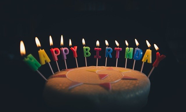 जन्मदिन के सपने देखने का क्या अर्थ है।, What does it mean to dream of a birthday, बर्थडे ड्रीम अर्थ: ड्रीम सिंबल, जन्मदिन के सपने आने के पीछे क्या कारण हैं?