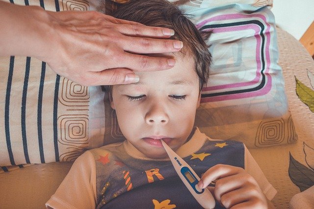 सपने में बच्चे को बुखार में देखने का क्या अर्थ है? - What does it mean to see a child with fever in a dream?